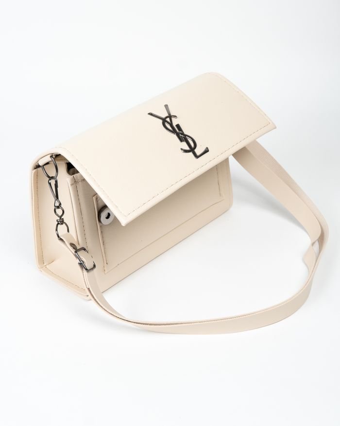 Stylish white leather handbag featuring luxury design and chain detail.